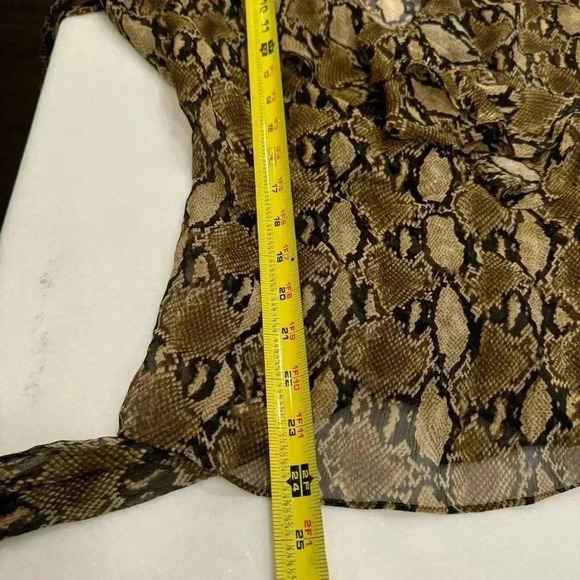 Lauren Ralph Lauren animal print SILK wrap blouse ruffles sizwme medium - Picture 6 of 6